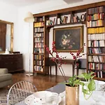 Sophisticated Apt Near Duomo