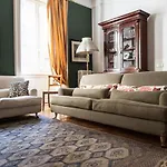 Sophisticated Apt Near Duomo